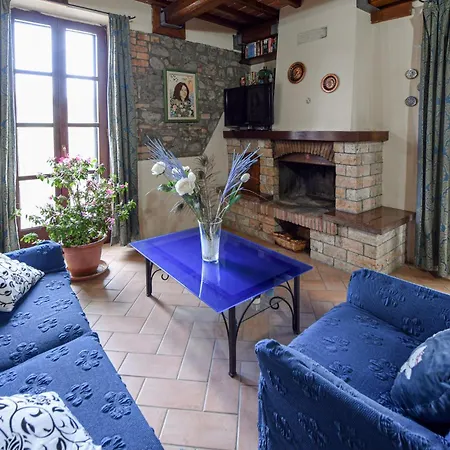 3 Bedroom Stunning In Ficulle