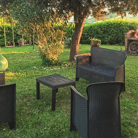 Appartement 3 Bedroom Stunning In Ficulle