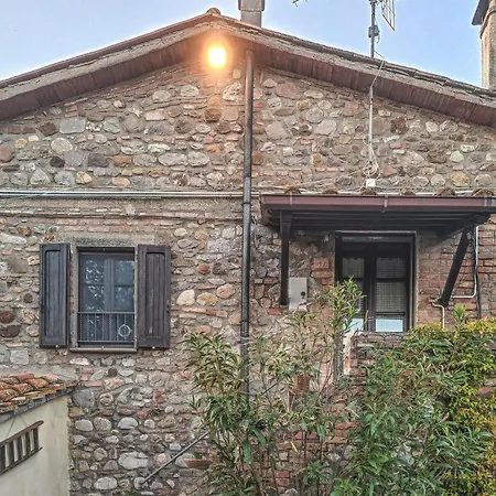 Appartement 3 Bedroom Stunning In Ficulle